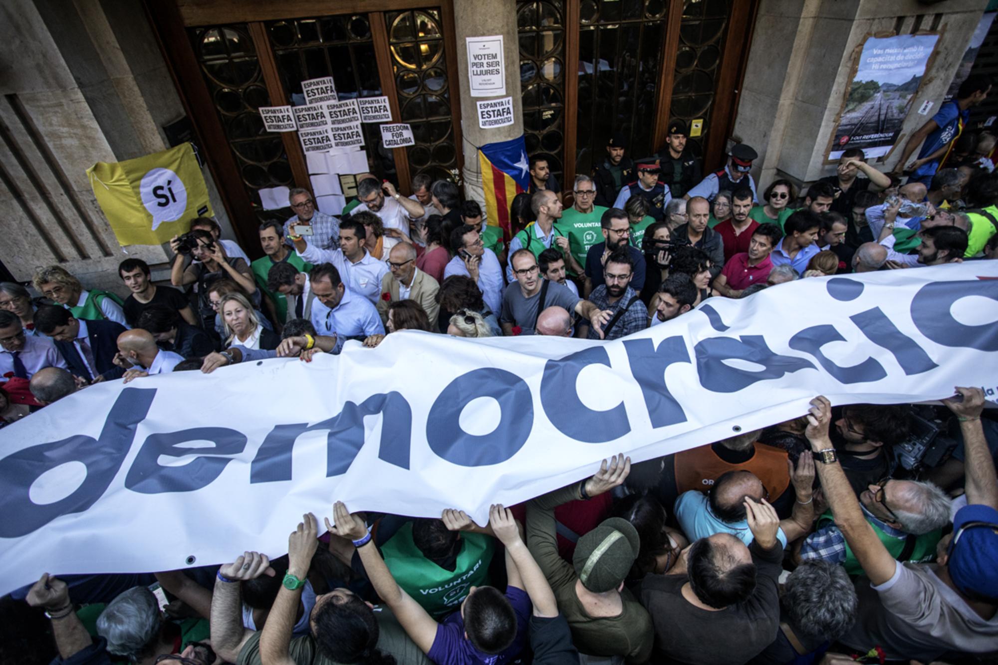 Barcelona_referendum_guardia_civil_independencia_II